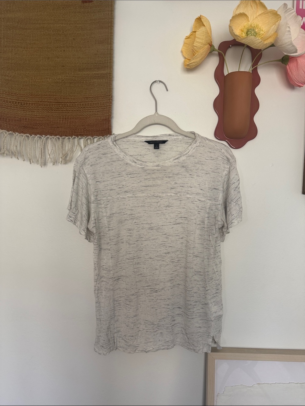 Banana Republic Heathered Gray Short Sleeve Crewneck Tee with Flutter Sleeves